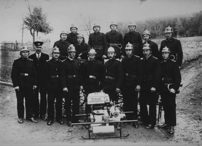 Dobrovolní hasiči 1931, hodoničtí muži s novou stříkačkou